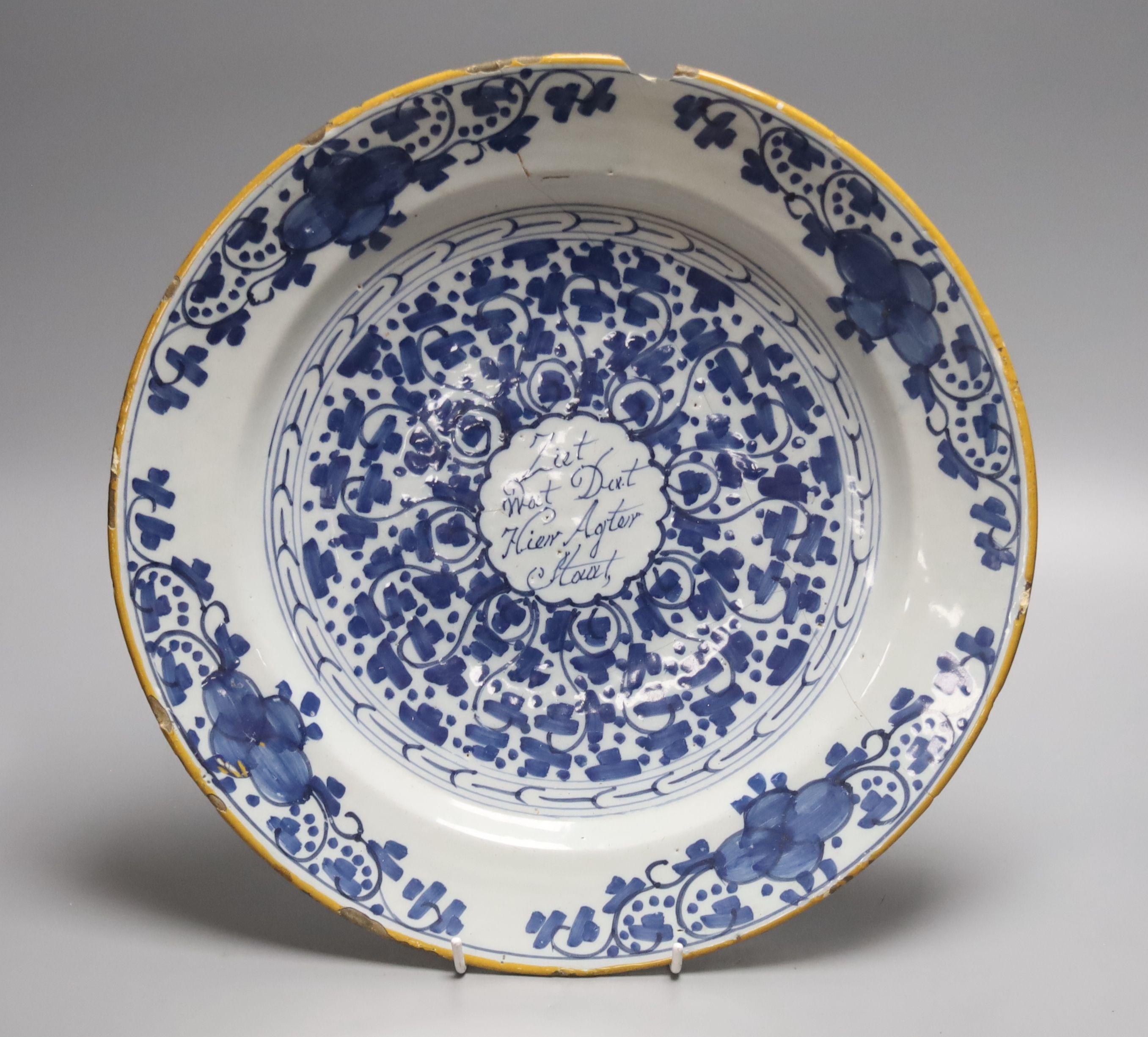 An 18th century Dutch delft charger, diameter 35cm (a.f.)